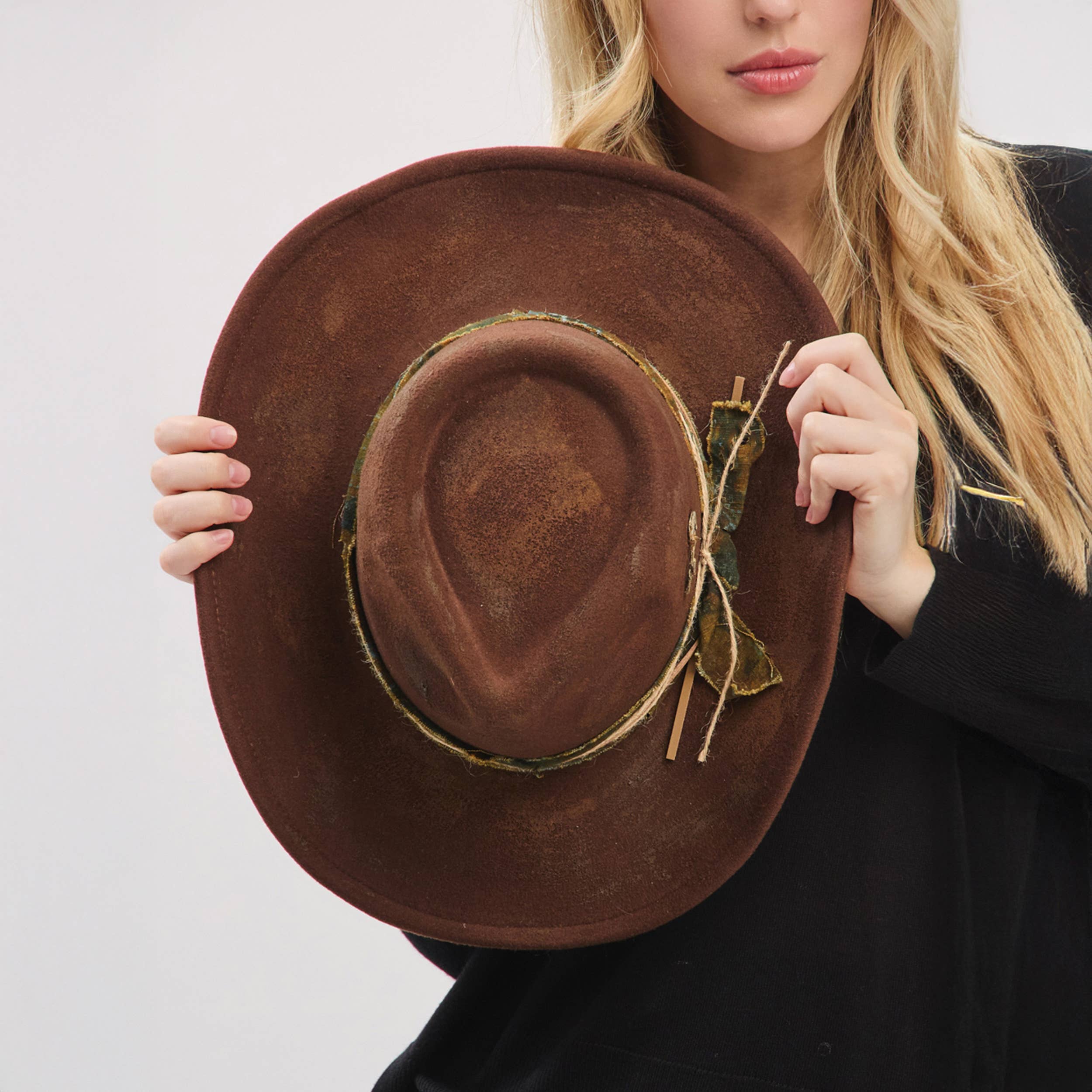 DISTRESSED COWBOY SHOW HAT