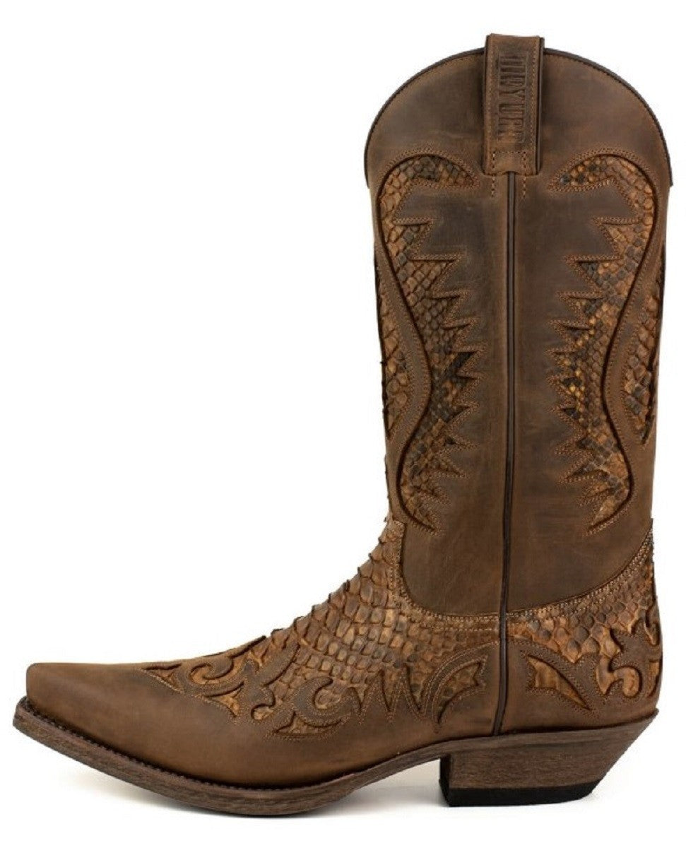 Old school western boots Desert