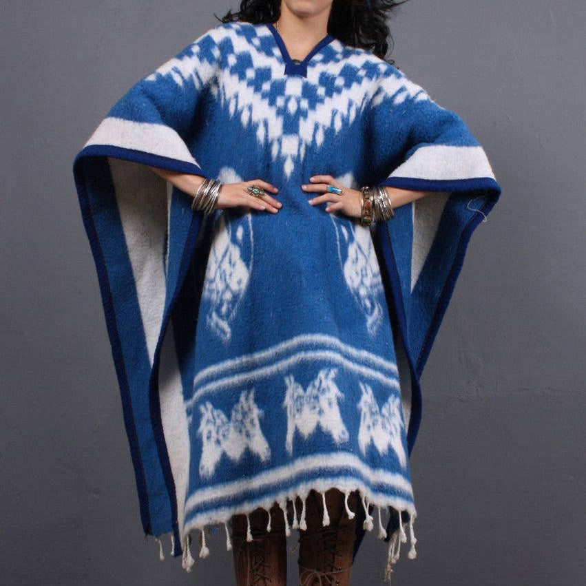 BRUSHED WOVEN PONCHO HORSE
