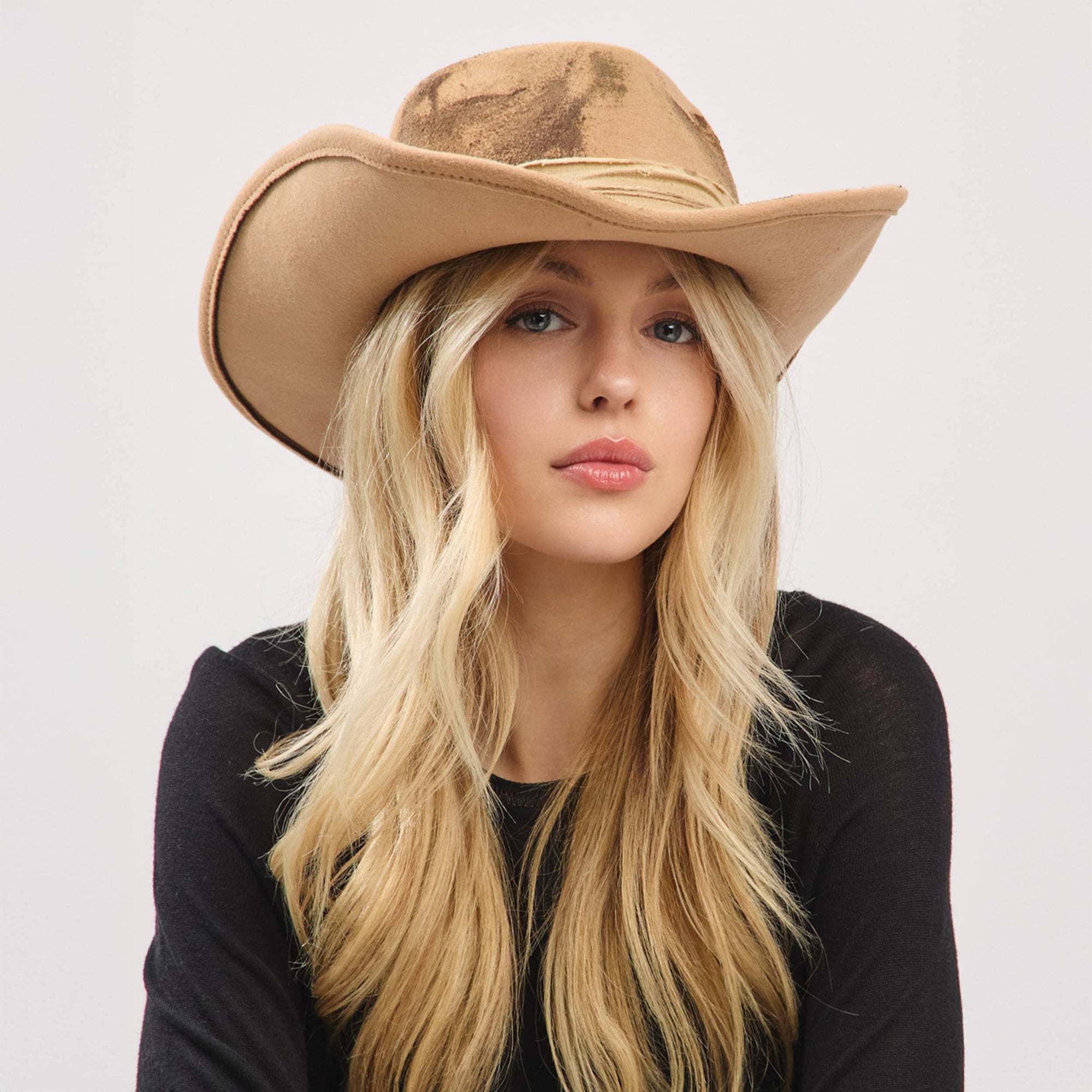 DISTRESSED BEIGE COWBOY SHOW HAT