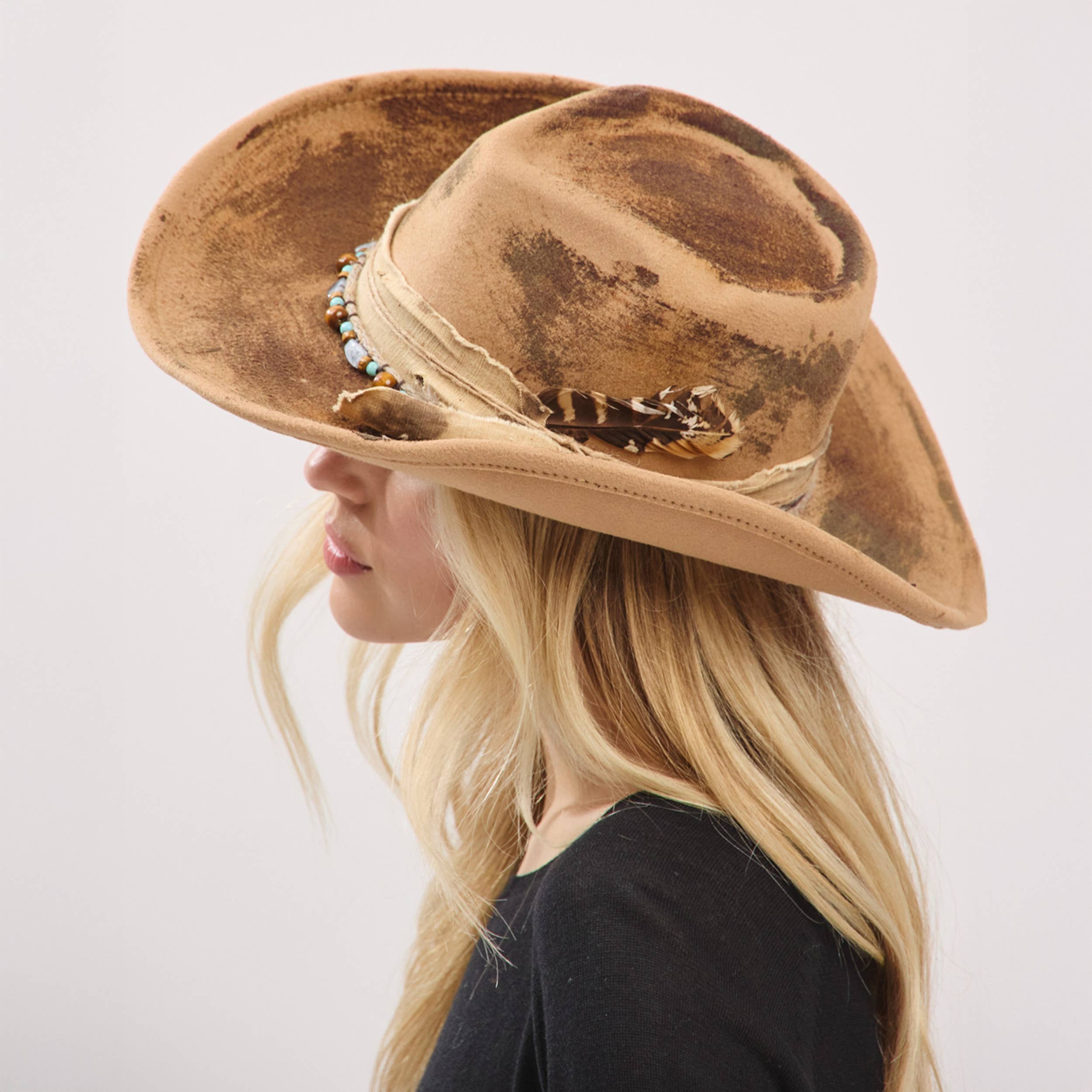 DISTRESSED BEIGE COWBOY SHOW HAT