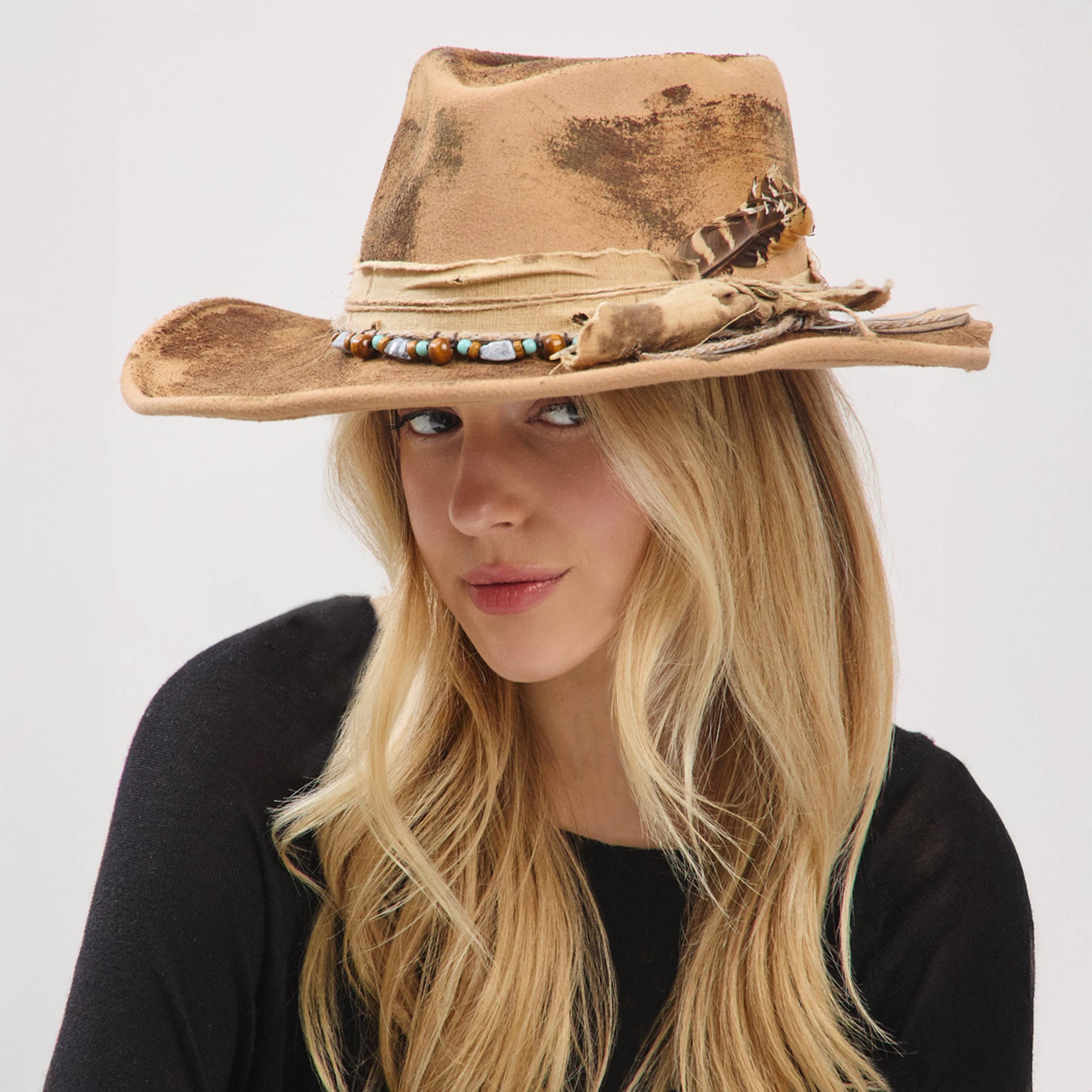 DISTRESSED BEIGE COWBOY SHOW HAT