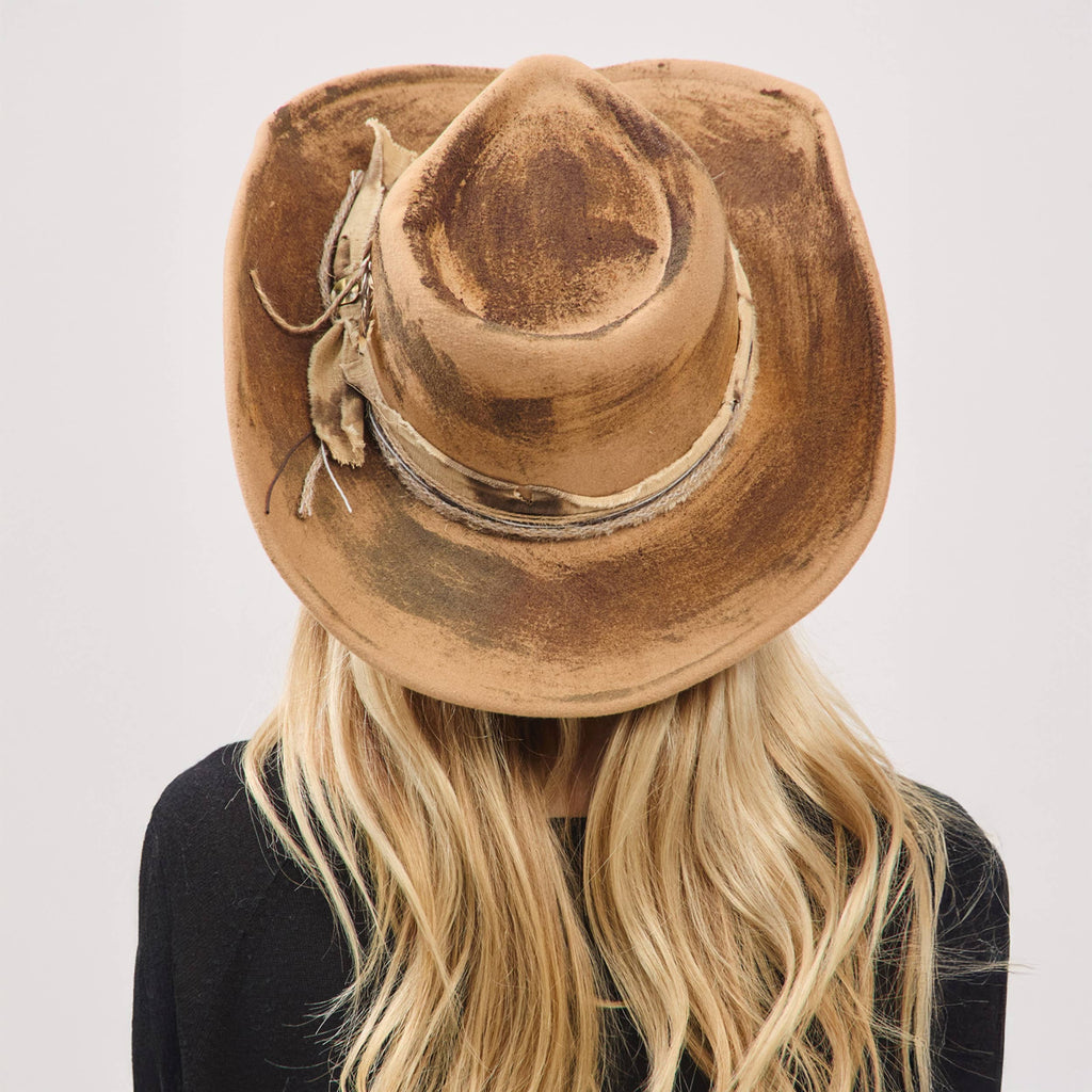 DISTRESSED BEIGE COWBOY SHOW HAT