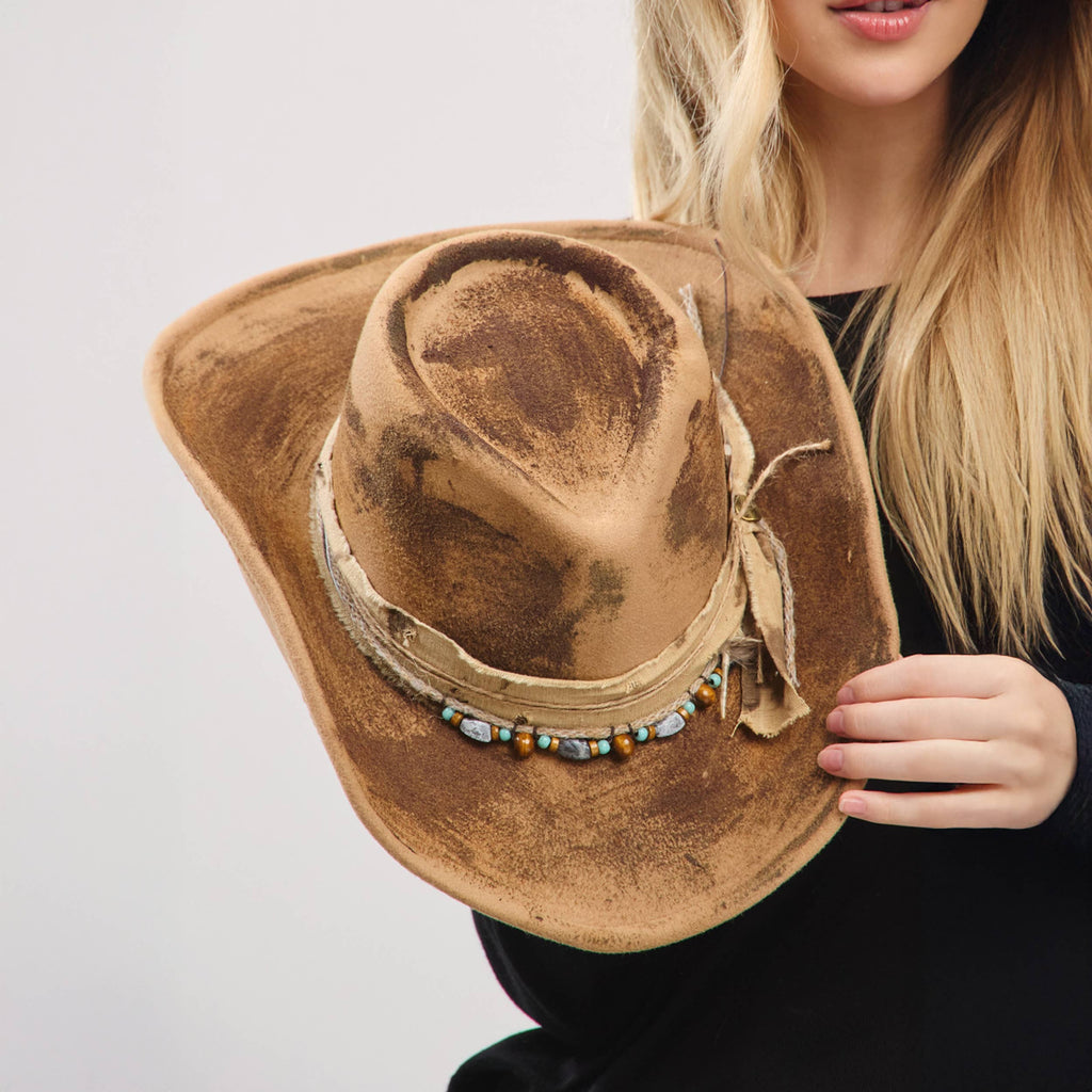 DISTRESSED BEIGE COWBOY SHOW HAT