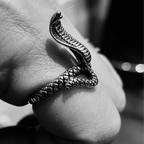 Cobra ring
