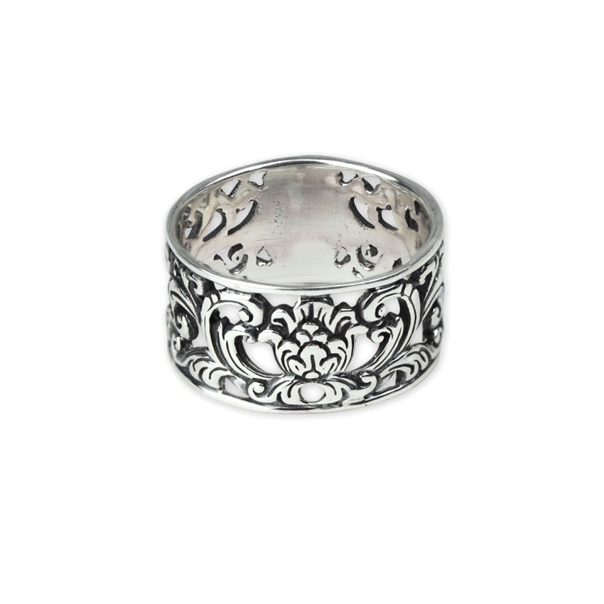 Wide silver ring with floral ornaments, openwork. Ring width 12 mm, Material: 925 sterling silver.