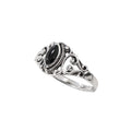 This classic silver ring features intricate filigree design and a stunning black onyx gemstone. With a height of approximately 1.0 cm, this ring is a timeless addition to any jewelry collection. 