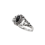 This classic silver ring features intricate filigree design and a stunning black onyx gemstone. With a height of approximately 1.0 cm, this ring is a timeless addition to any jewelry collection. 