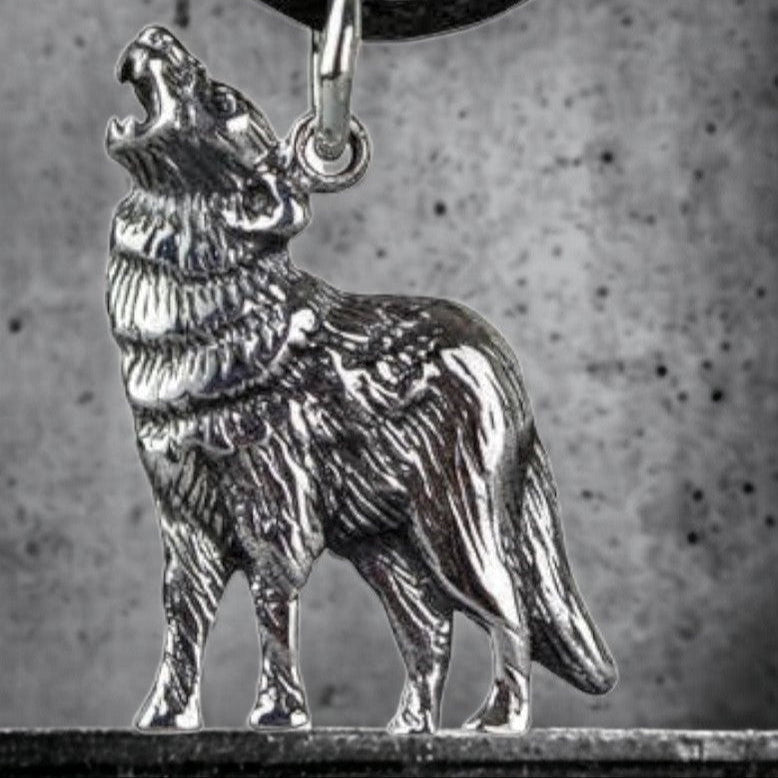 SILVER PENDANT HOWLING WOLF