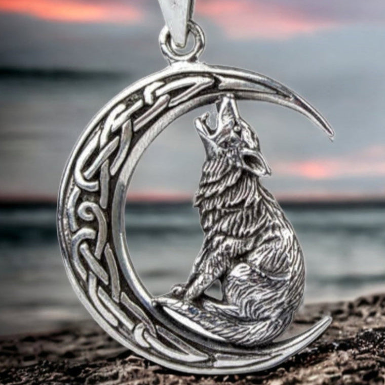 SILVER PENDANT WOLF IN MOON