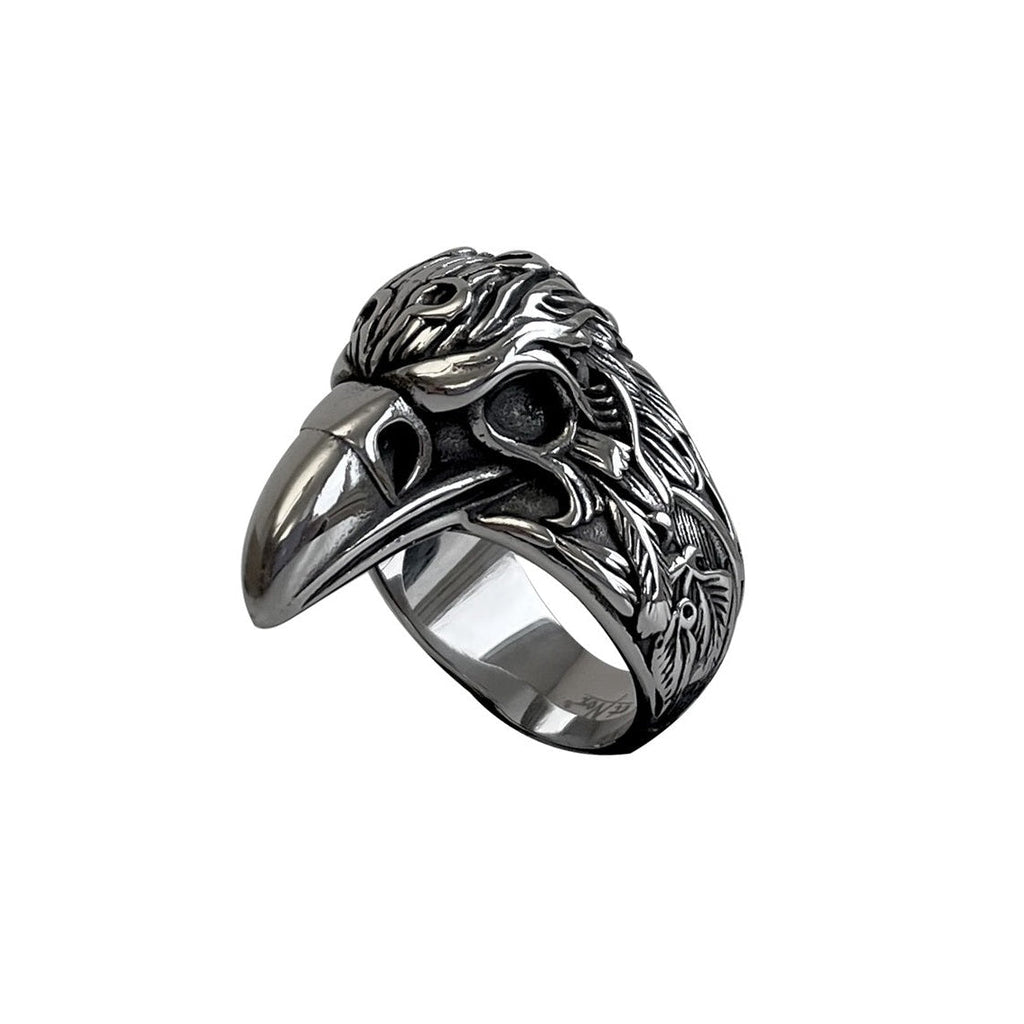 Ring Raven, a symbol of tradition and strength. This old symbol ring is crafted with durable stainless steel, ensuring lasting wear. Measuring approximately 3.0 x 2.3 cm, it is the perfect addition to any outfit.