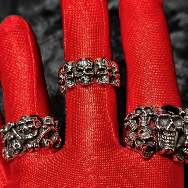 STAINLESS STEEL SKULLS RING