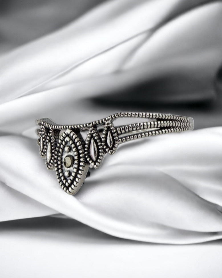 STERLING SILVER RING ELFISH MARCASITE