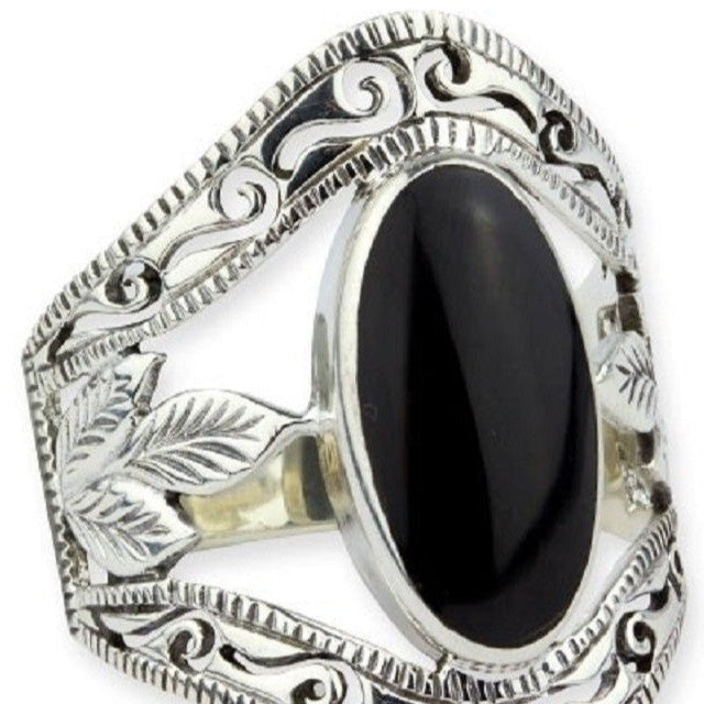 STERLING SILVER RING WITH ONYX
