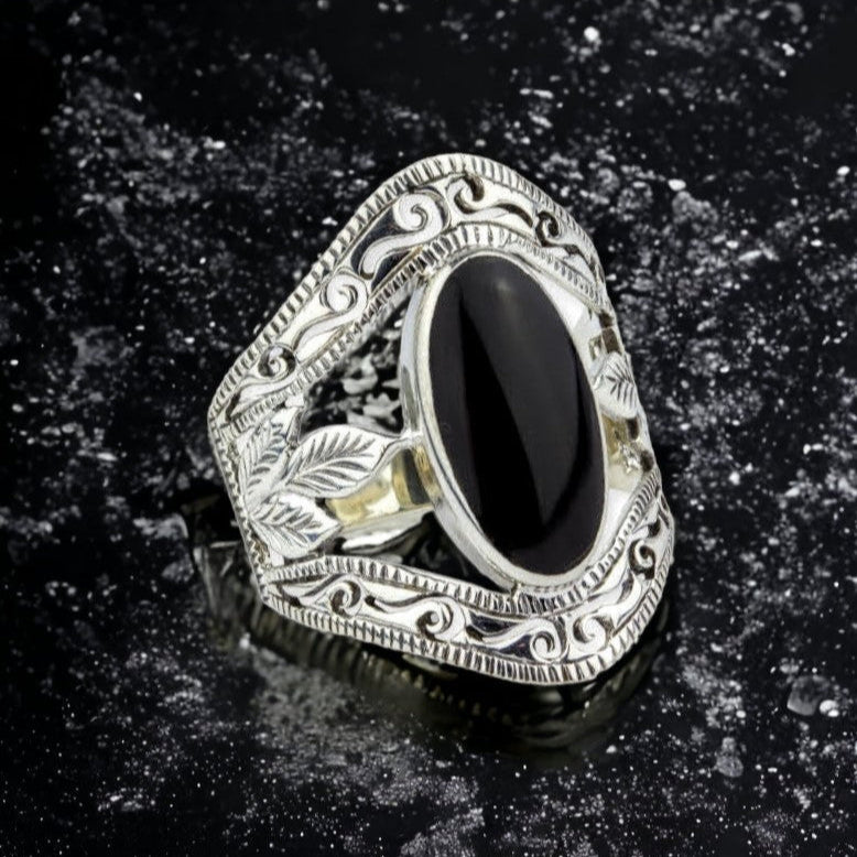 STERLING SILVER RING WITH ONYX
