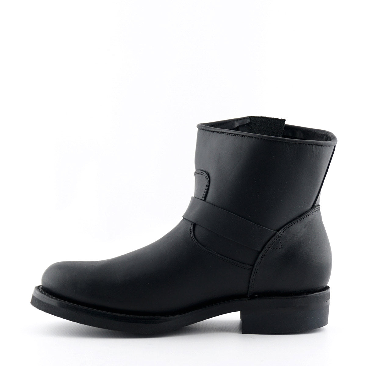 Inseneri poolsaapad Charger