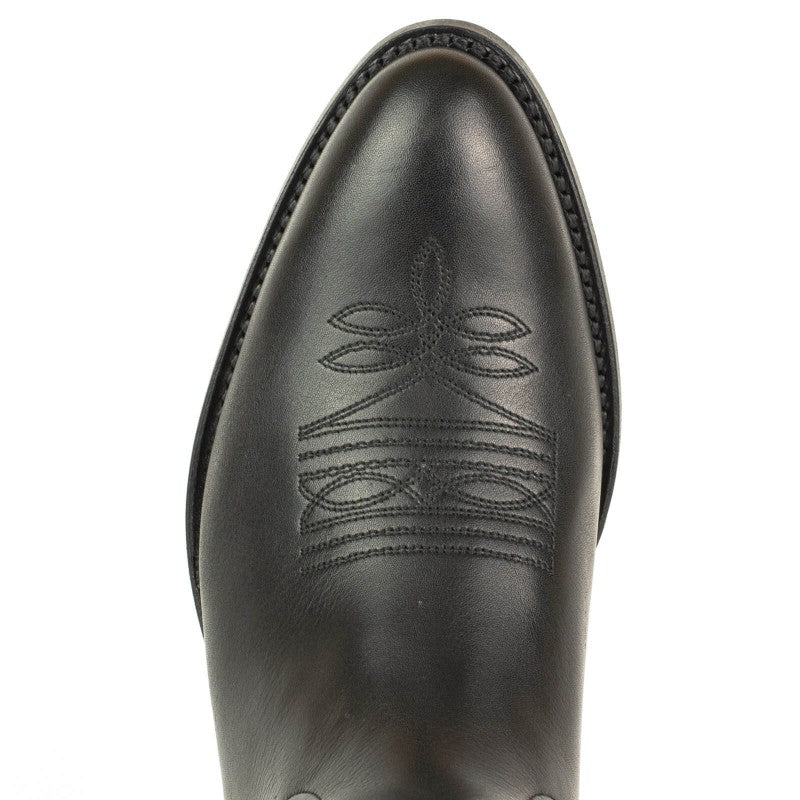 Denver 2627 Box Negro - Classic Western Cowboy Boots. Step into authentic Western heritage with the Denver 2627 Box Negro boots. These timeless cowboy boots blend classic styling with modern comfort, making them perfect whether you're new to Western wear or a seasoned enthusiast seeking a refined, understated look.