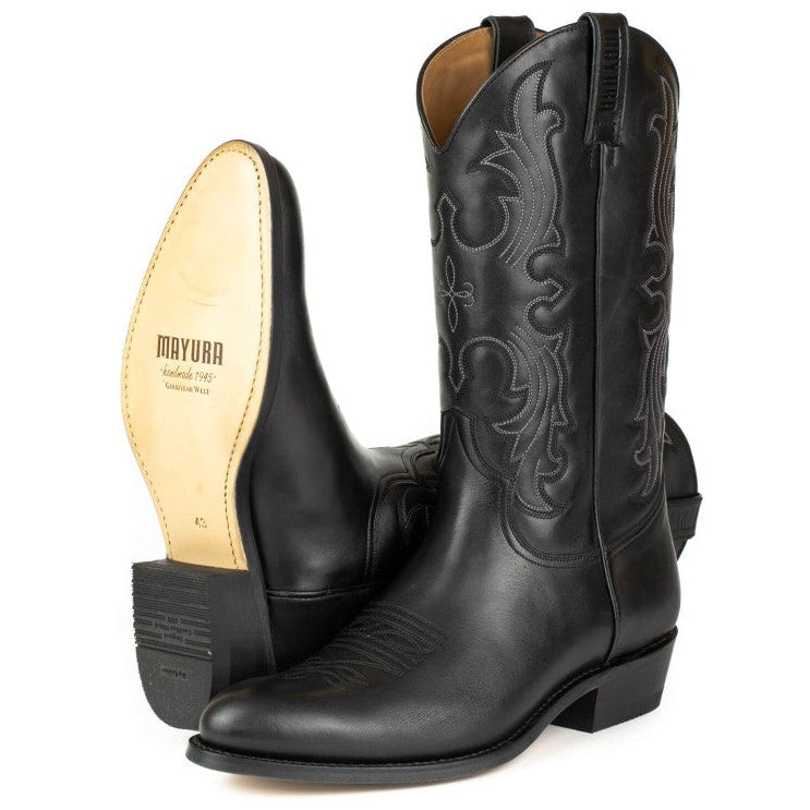 Denver 2627 Box Negro - Classic Western Cowboy Boots. Step into authentic Western heritage with the Denver 2627 Box Negro boots. These timeless cowboy boots blend classic styling with modern comfort, making them perfect whether you're new to Western wear or a seasoned enthusiast seeking a refined, understated look.